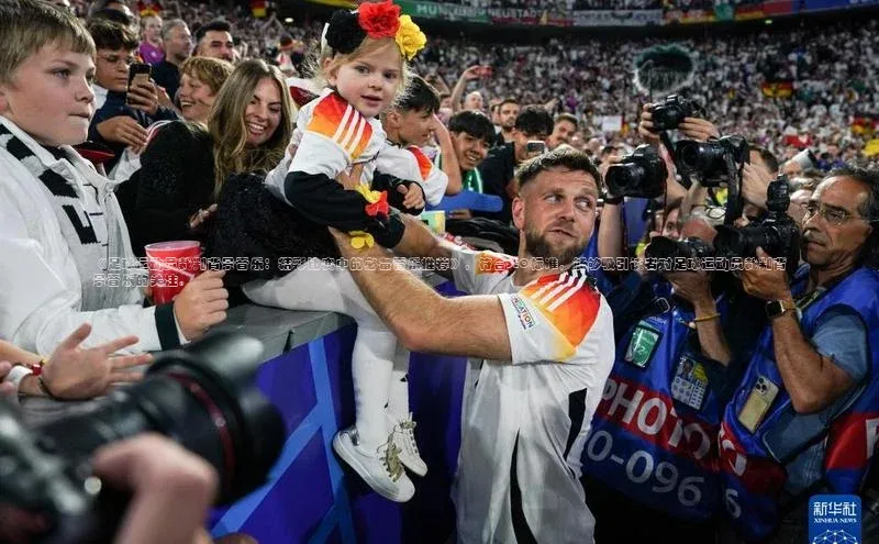 门徒娱乐平台登录入口小度商城《足球运动员裁判背景音乐：精彩比赛中的必备音乐推荐》，符合SEO标准，能够吸引读者对足球运动员裁判背景音乐的关注。